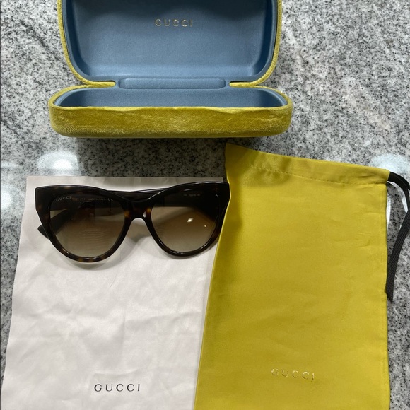 Gucci cat eye sunglasses - Picture 1 of 7